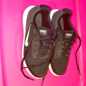 Nike black boys shoes